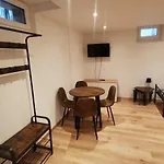 Monteurzimmer / Apartment Im Souterrain Berlin Neukoelln
