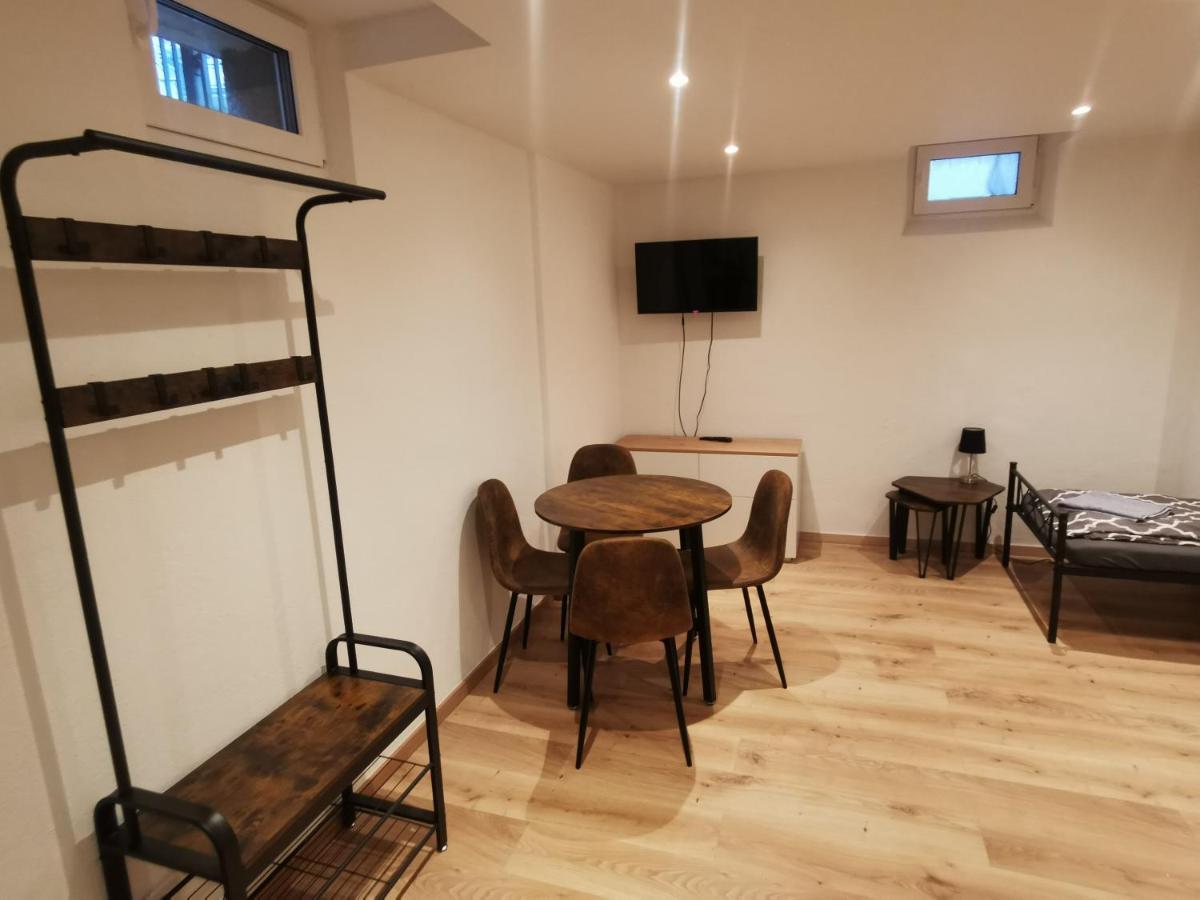 Appartement Monteurzimmer / Im Souterrain Neukoelln