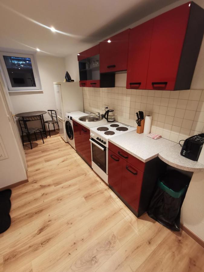 Monteurzimmer / Im Souterrain Neukoelln Appartement Berlijn